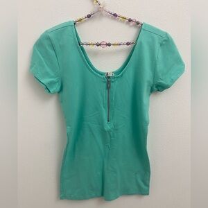top guess small green pop with front small zipper